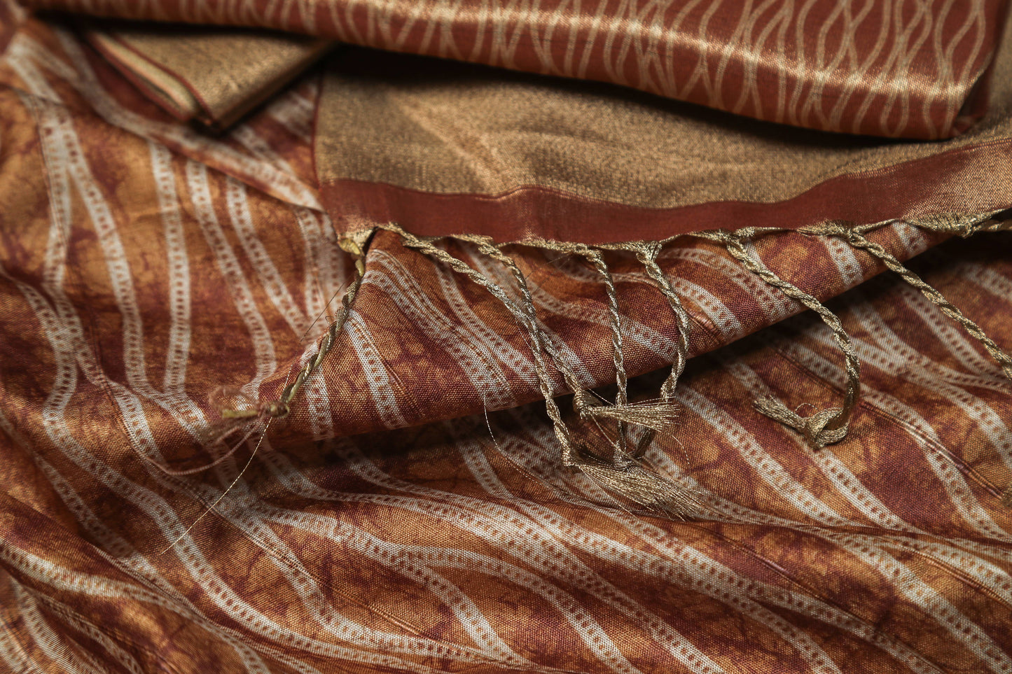 Gleaming Waves Sepia Premium Bold Border Kotha Handloom Saree Geetha Creation