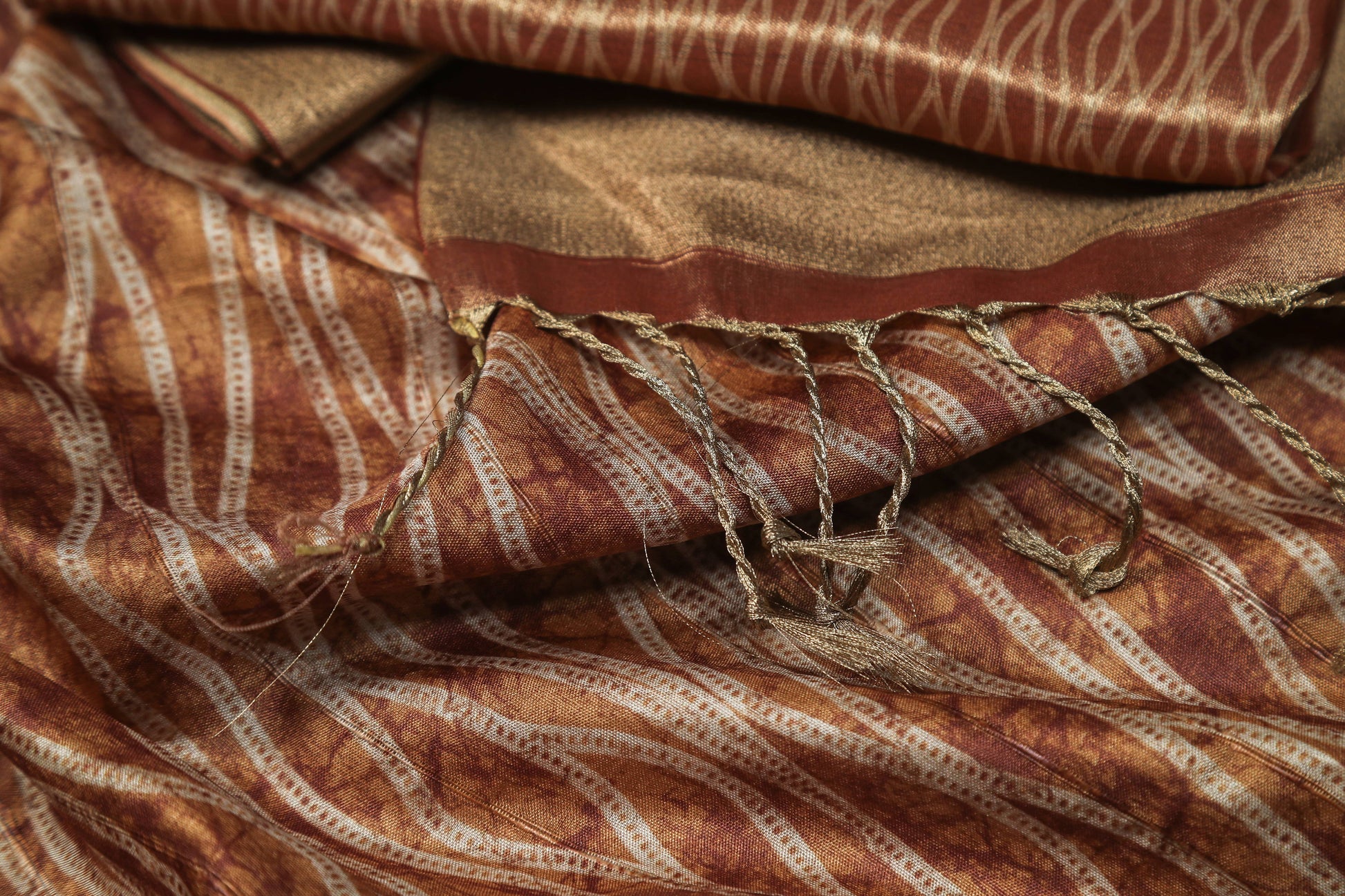 Gleaming Waves Sepia Premium Bold Border Kotha Handloom Saree Geetha Creation