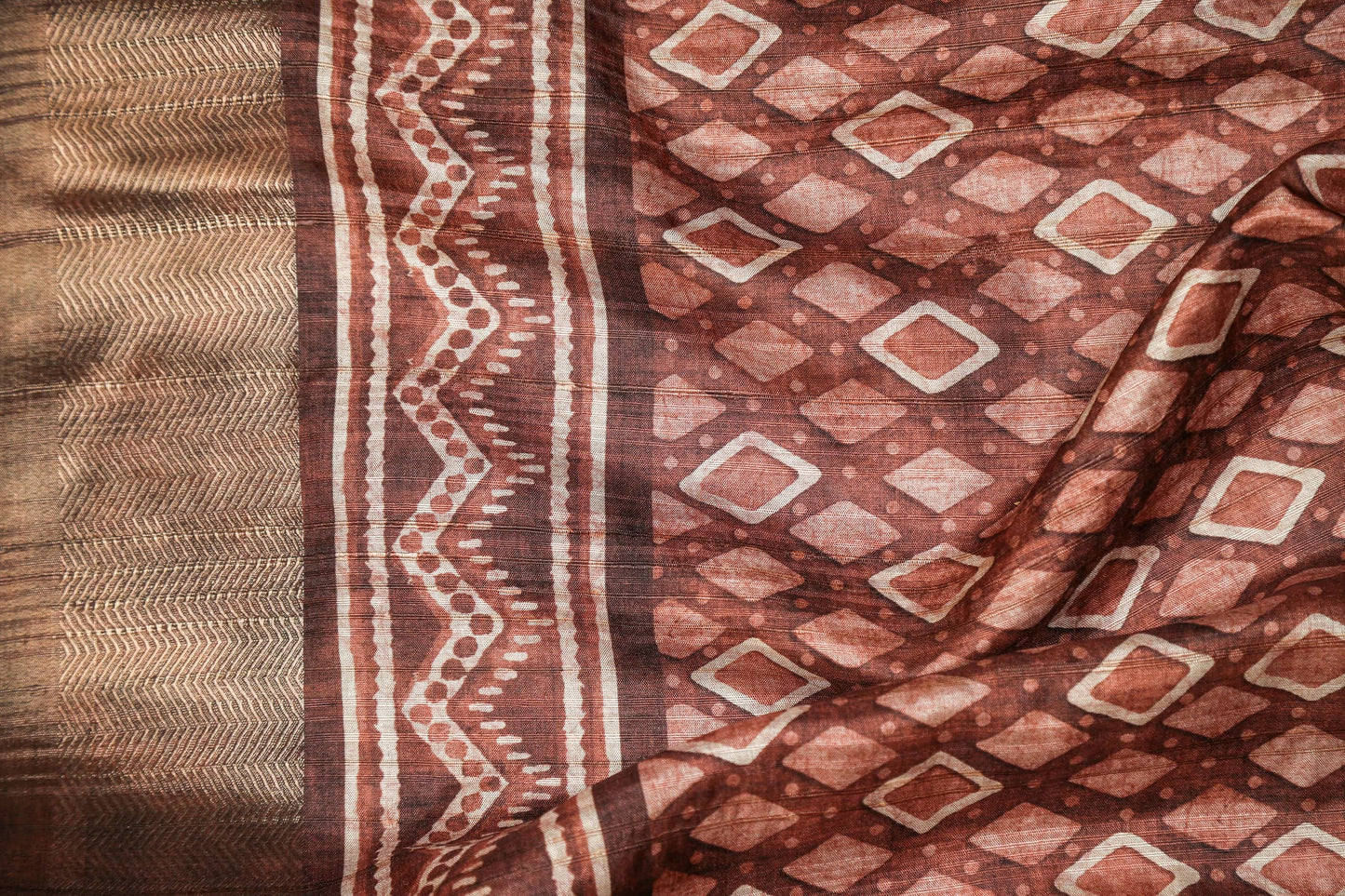 Subtle Brown Zig-Zag Patterned Border Chapa Handloom Saree Geetha Creation
