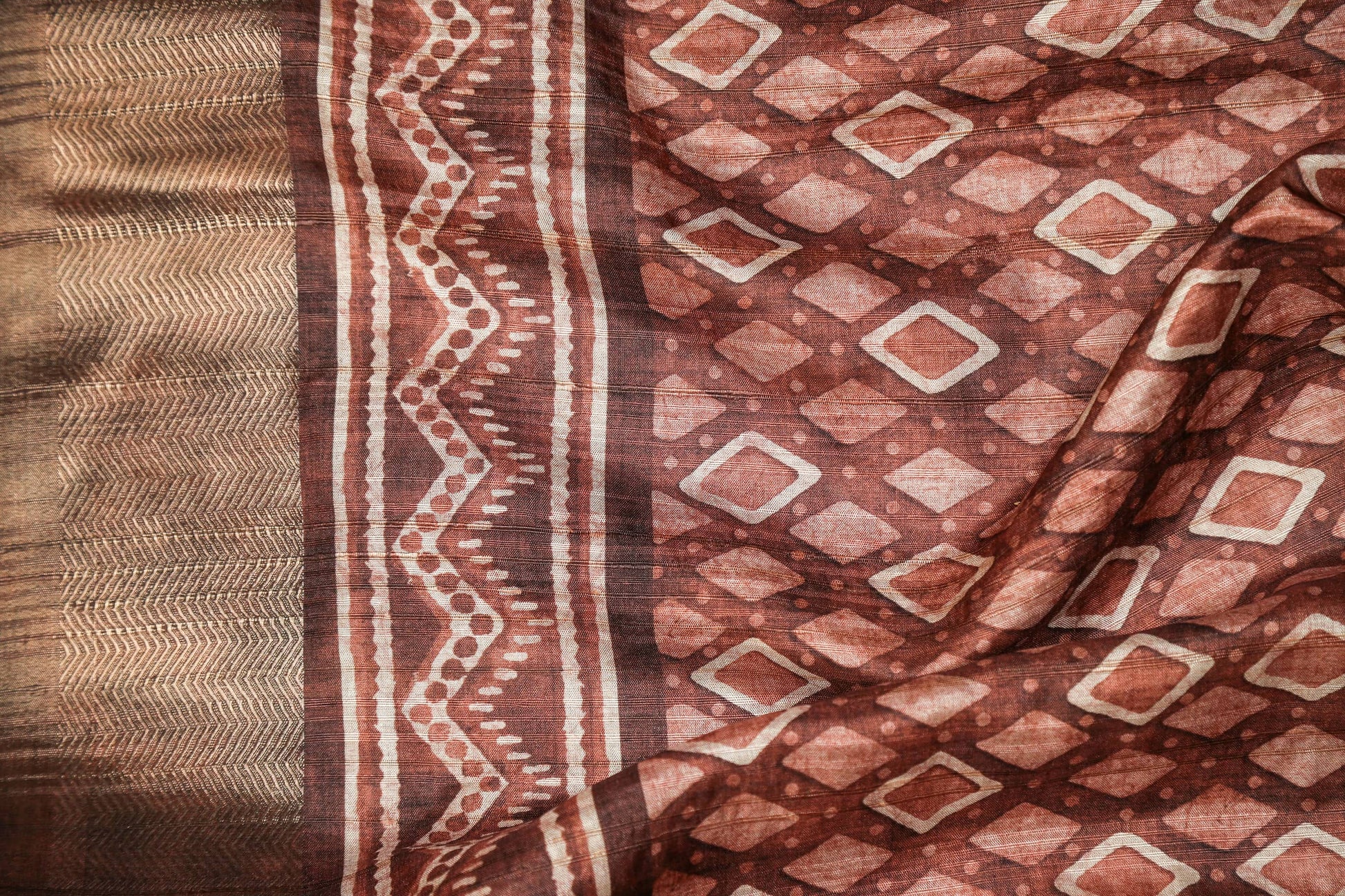 Subtle Brown Zig-Zag Patterned Border Chapa Handloom Saree Geetha Creation